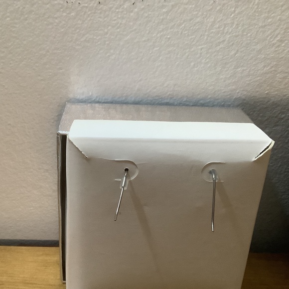 Madison & MAX pierced Earrings Flowers 🌸 - Picture 3 of 5